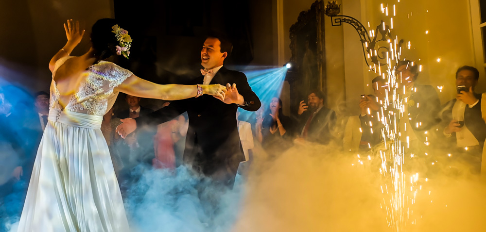 Danse sur les nuages, fumée lourde et ouverture de bal